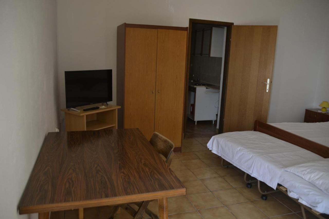 Apartments By The Sea Kustici, Pag - 6335 Zubovići Exterior foto